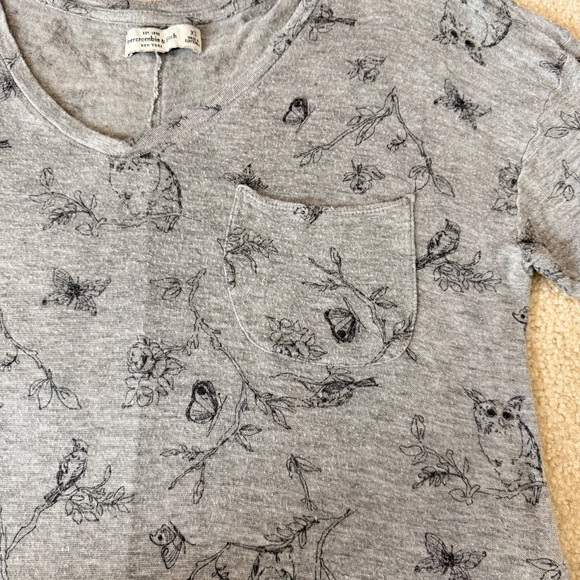 A&F Grey Animal Graphic Tee - Picture 3 of 5